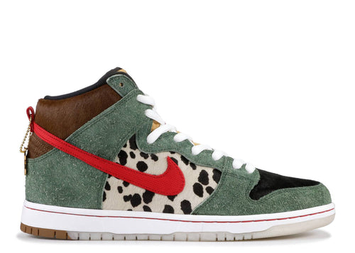 Nike SB Dunk High Dog Walker