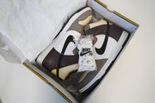 Load image into Gallery viewer, Nike SB Dunk High Ferris Bueller