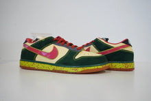 Load image into Gallery viewer, Nike SB Dunk Low Mosquito