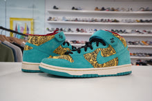 Load image into Gallery viewer, Nike SB Dunk Mid Premium Peacock